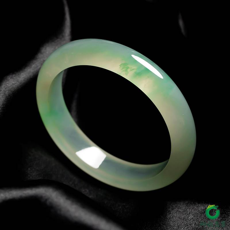 缅甸翡翠A货冰种飘绿手镯 56mm 54.2克