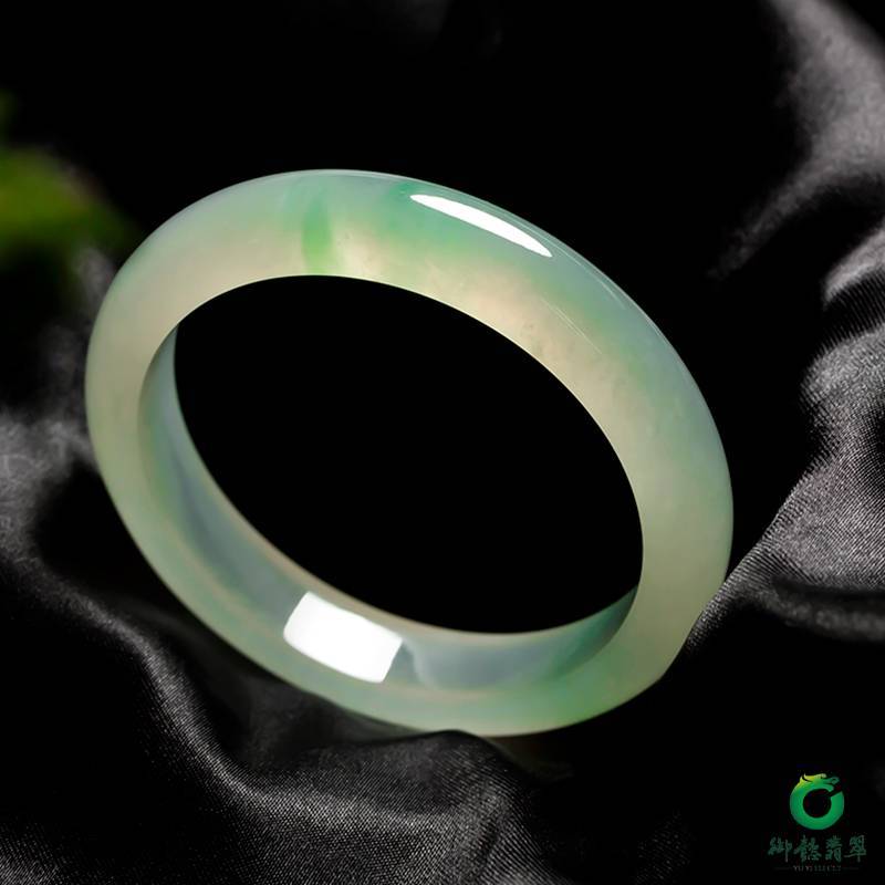 缅甸翡翠A货冰种飘绿手镯 56mm 54.2克