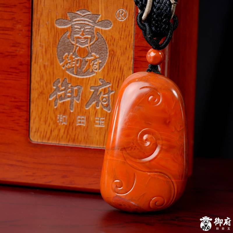 南红玛瑙手把件 府上有龙 76.3克