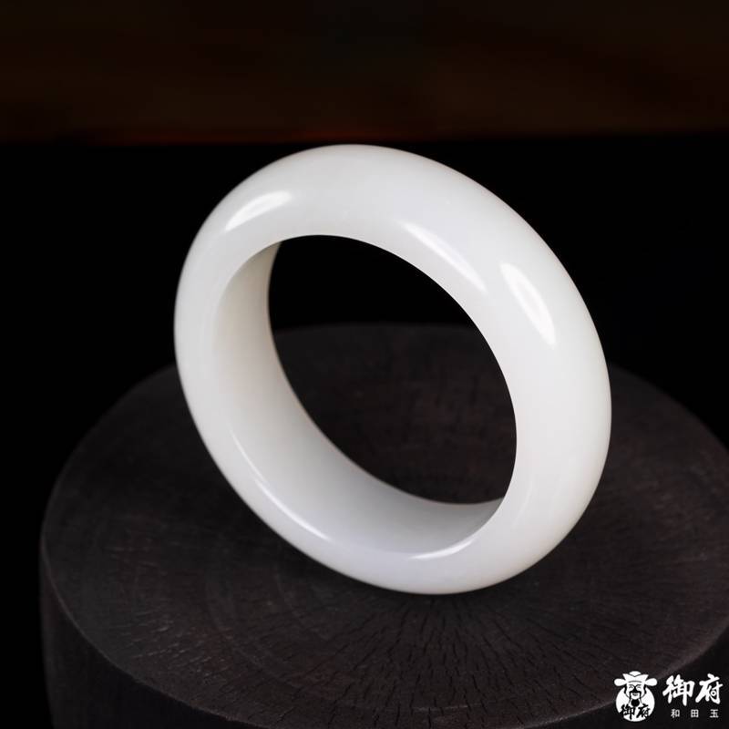 新疆和田玉白玉籽料圆条素面平安镯 107.7克 内径56.5mm