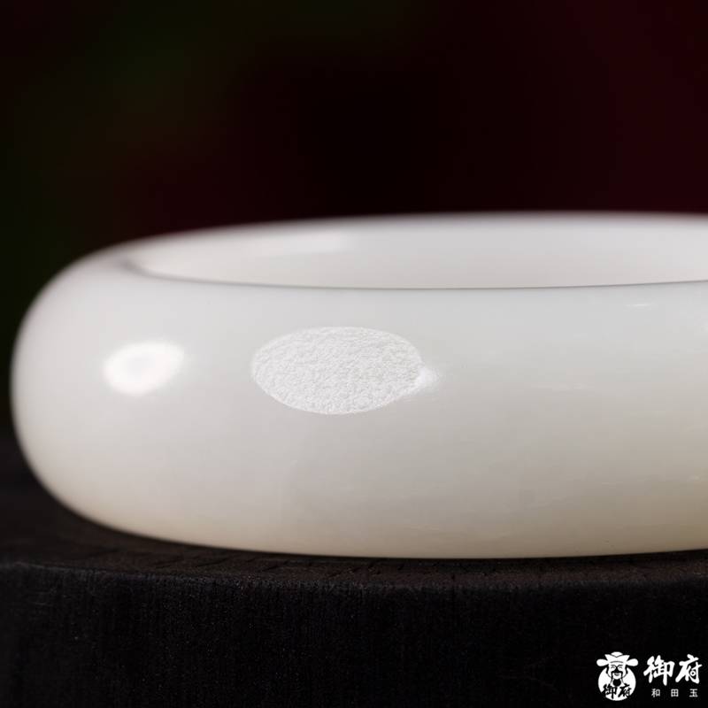 新疆和田玉白玉籽料圆条素面平安镯 107.7克 内径56.5mm