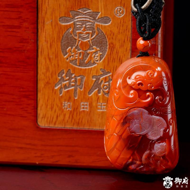 南红玛瑙手把件 府上有龙 76.3克
