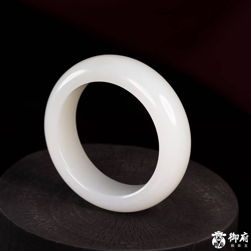 新疆和田玉白玉籽料圆条素面平安镯 107.7克 内径56.5mm