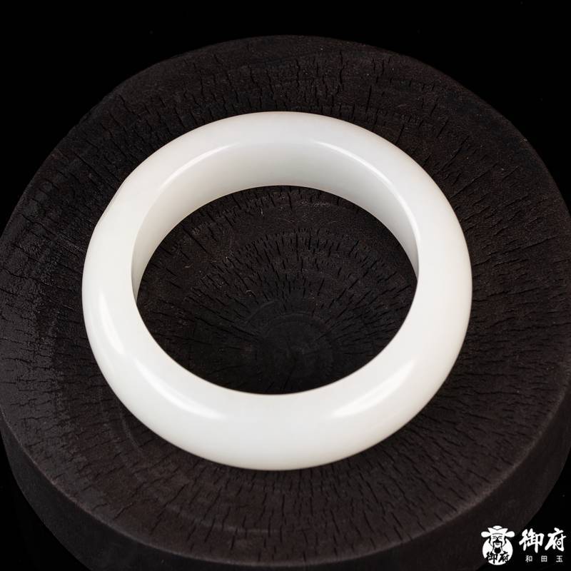 新疆和田玉白玉籽料圆条素面平安镯 107.7克 内径56.5mm