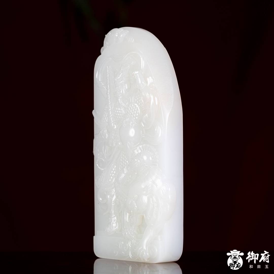 海派玉雕大师付雪飞工作室 重214.4克 新疆和田玉原毛孔皮白玉籽料摆件 武财神赵公明&middot;威震纳福