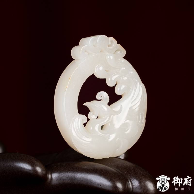 新疆和田玉洒金皮白玉籽玉      挂件      仿古凤    17.1克