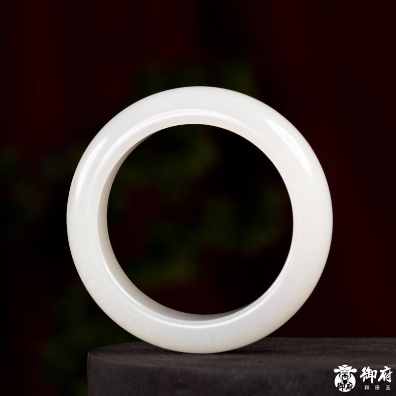 新疆和田玉白玉籽料圆条素面平安镯 107.7克 内径56.5mm